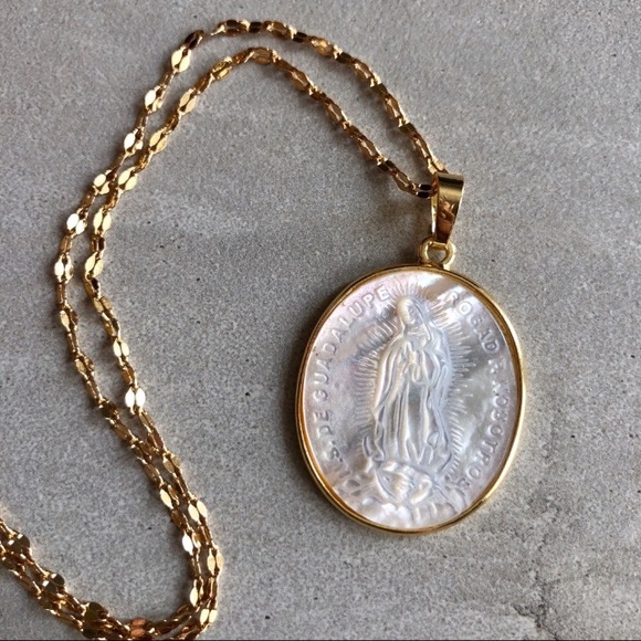 Estrella & Luna Jewelry - RESTOCKING⭐️14KGold MotherMary Shell Necklace